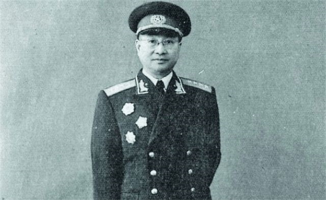 87年张万年接替尤太忠任广州军区司令，邓小平：他是真正带兵的人