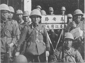 1939年，两个日本兵拦住一个拾粪老人，没想到瞬间丧命于老人之手