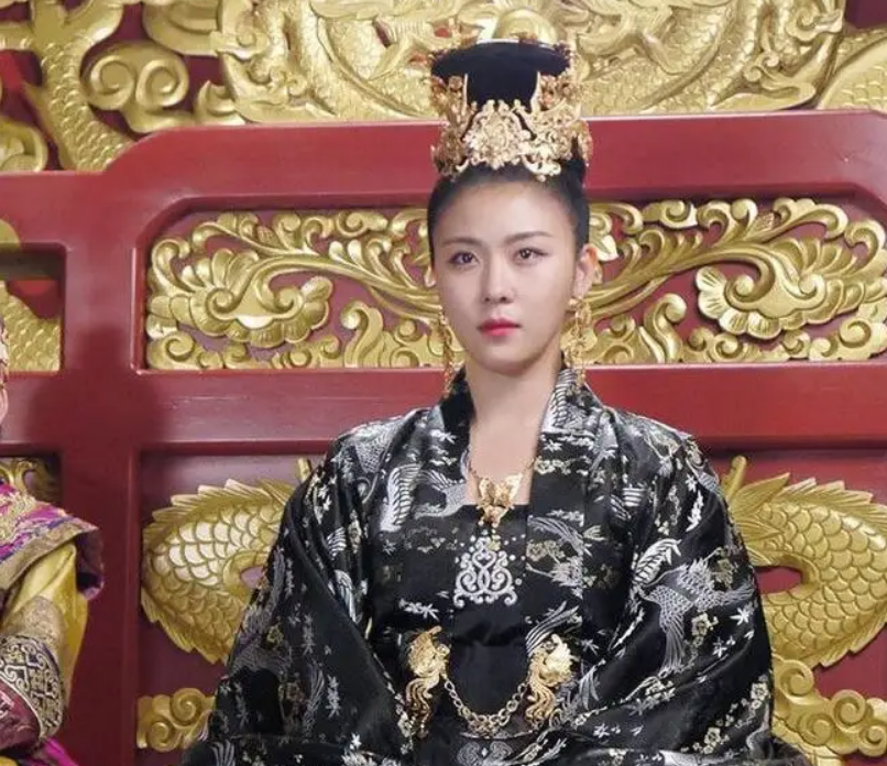 高丽女子费尽心机成中国皇后，上位后第一件事：要丈夫剿灭母国