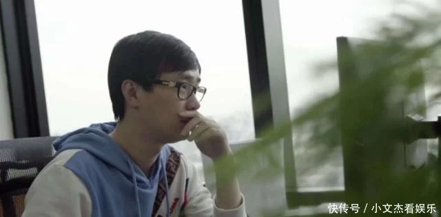 <strong>唐家三少</strong>瞒着读者做的事，件件让黑粉沉默，网文界无人知晓