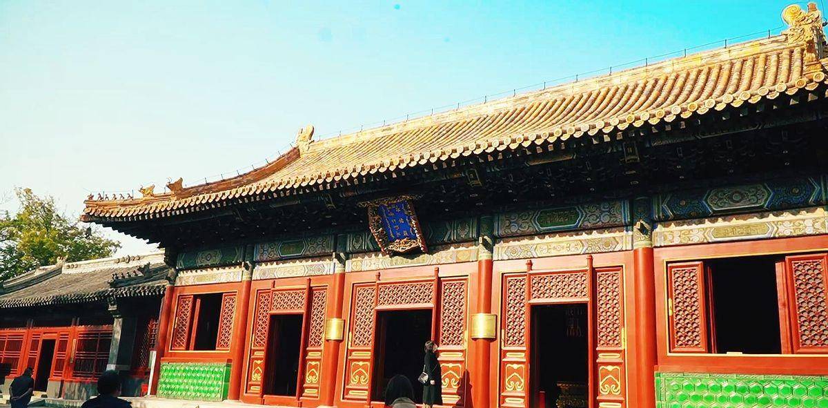 北京雍和宫本是一座粪场旁的王府，却走出了两位皇帝