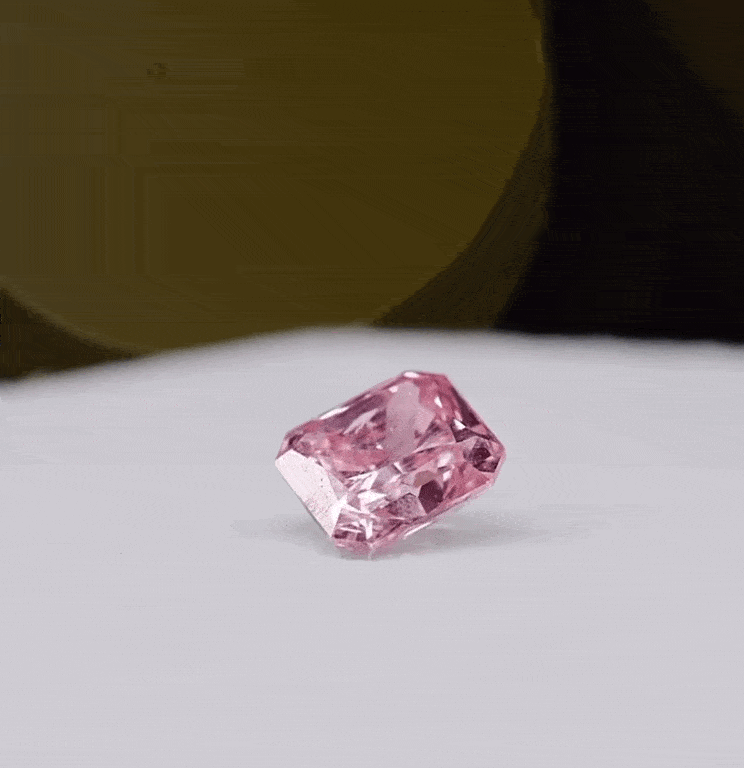 没有女人能拒绝钻石！Tiffany阿盖尔粉钻满足了情人节所有幻想