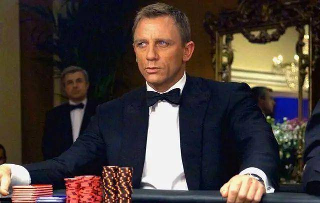 论007，如果皮尔斯布鲁斯南PK丹尼尔克雷格，我选前者