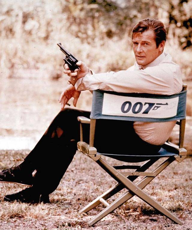 论007，如果皮尔斯布鲁斯南PK丹尼尔克雷格，我选前者