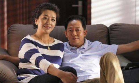 前妻是江珊，后娶小16岁的总裁，55岁的他活成人生赢家