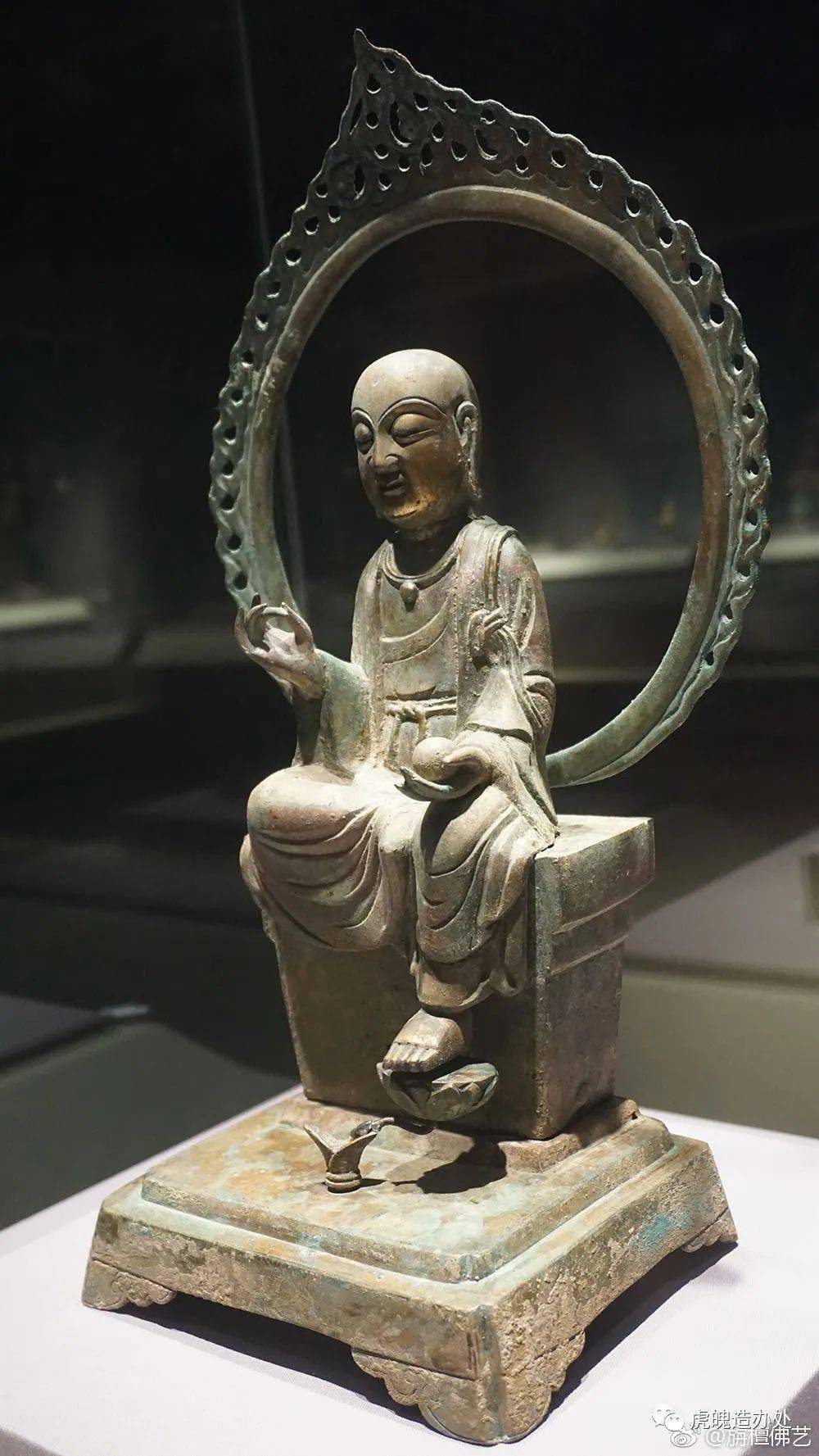 虎魄造办处：通过唐五代辽宋时期地藏菩萨像及琥珀的特征，对一件琥珀圆雕地藏菩萨的考证