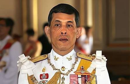从吉祥物到大权在握：泰国前任国王的崛起之路